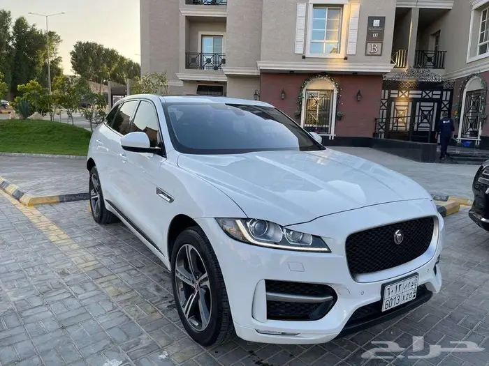 جاكوار F PACE 2020 1