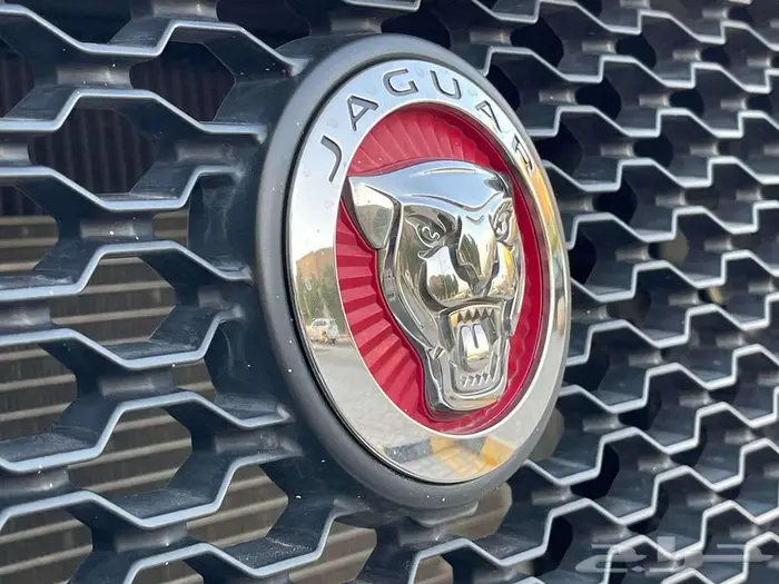 جاكوار F PACE 2020 13