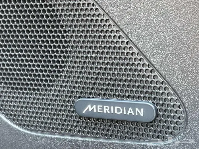 جاكوار F PACE 2020 14