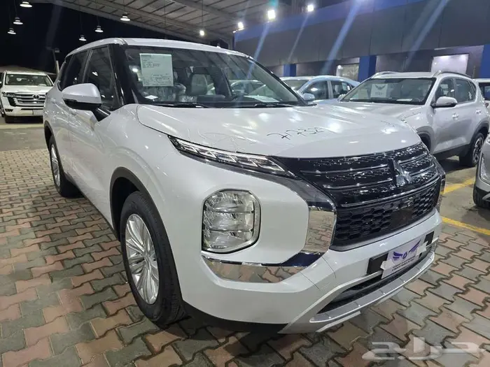 ميتسوبيشي أوتلاندر جميع الفئات 2025 3