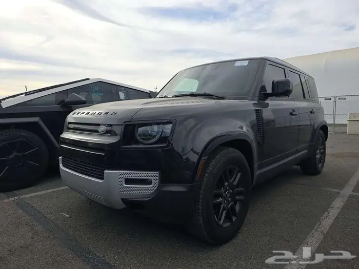 ديفندر 2025 V4 شبه اصفار داخل اوف وايت 0