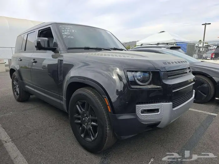 ديفندر 2025 V4 شبه اصفار داخل اوف وايت 2