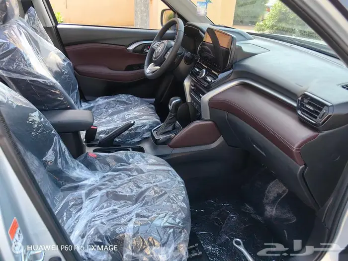 تويوتا اوربان كروزرGLXموديل 2025 24