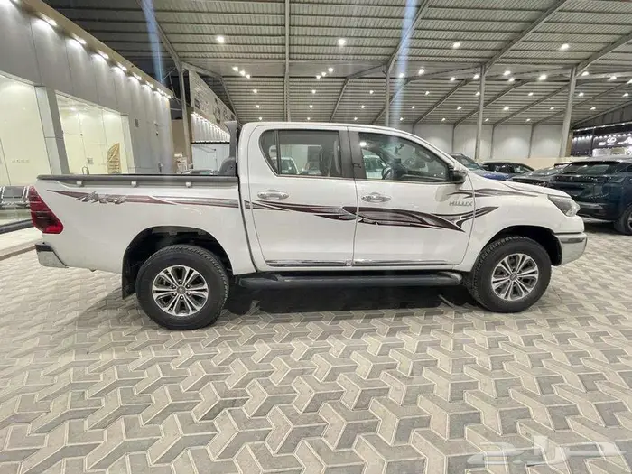 تويوتا هايلوكس غمارتين بنزين S.GLX قير عادي دبل 2025 سعودي 5