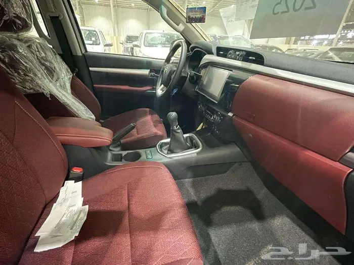 تويوتا هايلوكس غمارتين بنزين S.GLX قير عادي دبل 2025 سعودي 12
