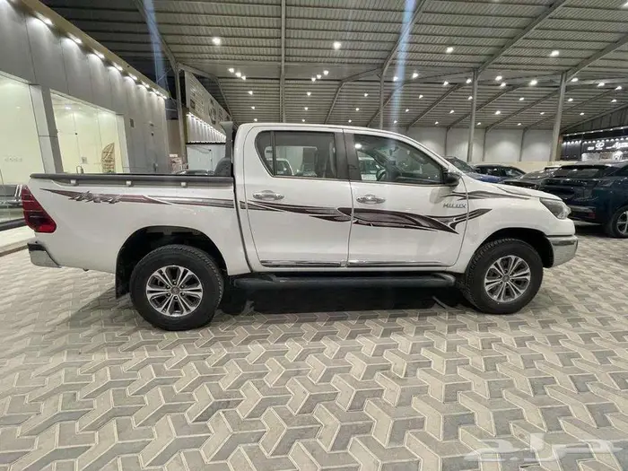 تويوتا هايلوكس غمارتين بنزين S.GLX قير عادي دبل 2025 سعودي 6