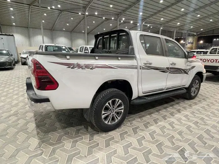 تويوتا هايلوكس غمارتين بنزين S.GLX قير عادي دبل 2025 سعودي 9