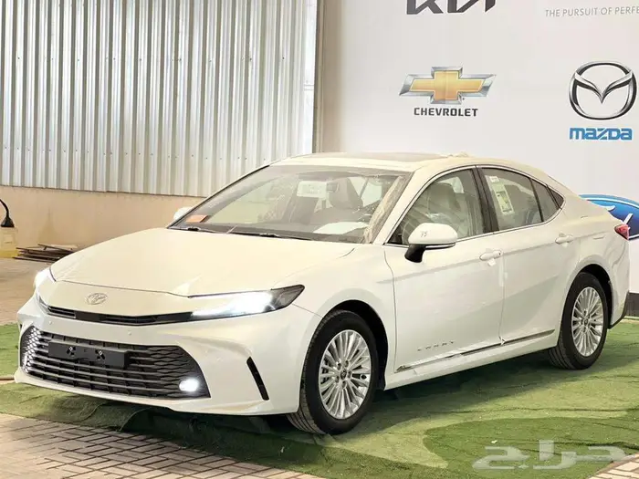كامري LE بانوراما أبيض بنزين وهايبرد 2025 جميع الالوان 4