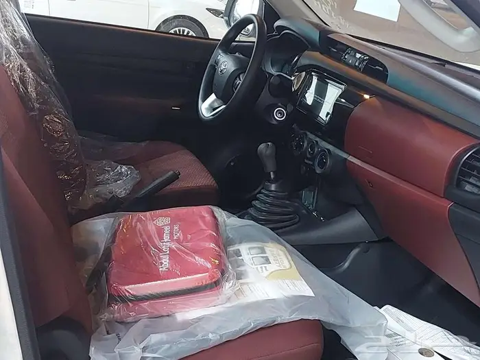 هايلوكس GLX -غمارة بنزين -دبل-2025 استلام فوري 5