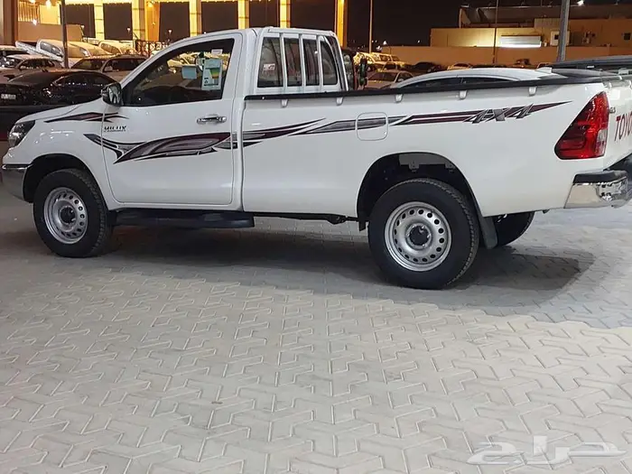 هايلوكس GLX -غمارة بنزين -دبل-2025 استلام فوري 10