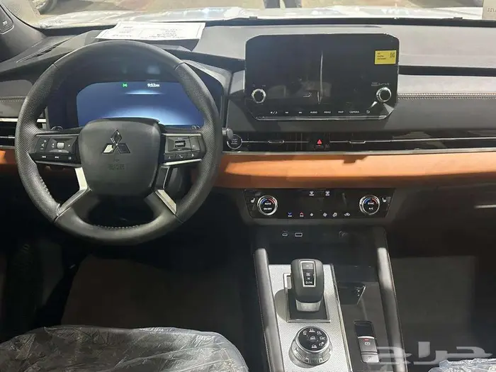 متسوبيشي اوتلاندر فل 2025 بريميوم 8