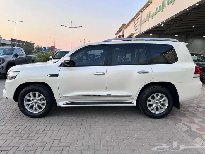 تويوتا لاندكروزر GXR خليجي 2021 3