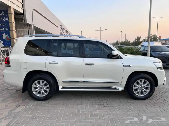 تويوتا لاندكروزر GXR خليجي 2021 4
