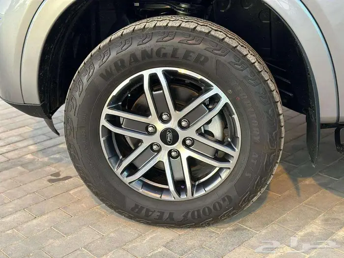 فورد ايفرست XLS موديل 2025 كاش وتقسيط 11
