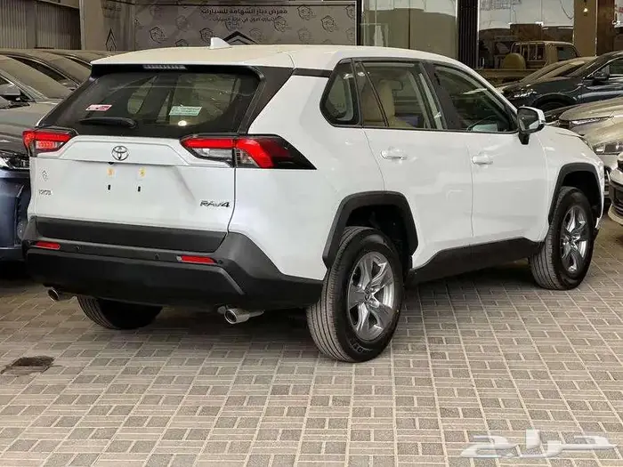 تويوتا راف فور LE دفع امامي بنزين 2025 كاش واقساط 5