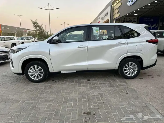 تويوتا اينوفا GL- ستاندر - بنزين - 2026- عروض الاقساط 5