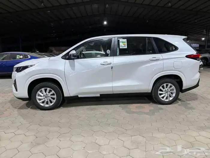 تويوتا انوفا بنزين موديل 2026 3