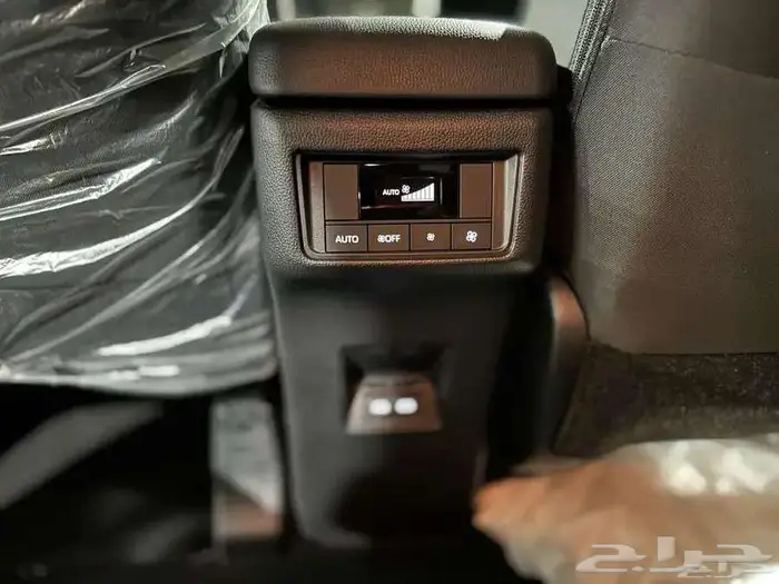 تويوتا انوفا بنزين موديل 2026 7