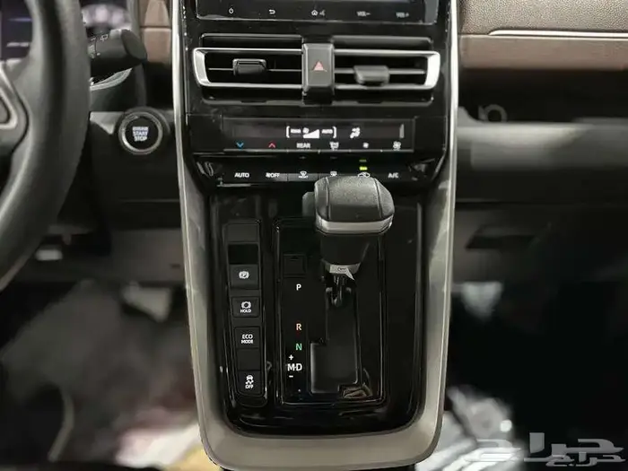 تويوتا انوفا بنزين موديل 2026 5