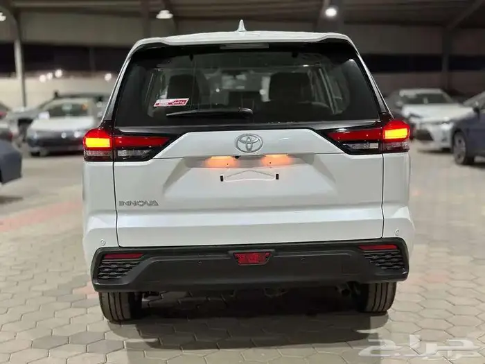 تويوتا انوفا بنزين موديل 2026 10