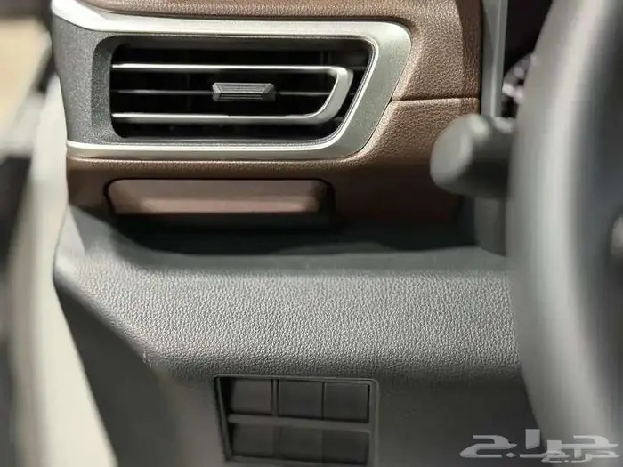 تويوتا انوفا بنزين موديل 2026 8