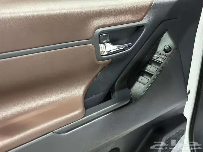 تويوتا انوفا بنزين موديل 2026 13