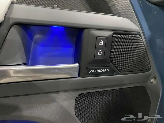 لاند روفر دفندر 2025 ازرق فاتح 6 سلندر سعودي ماشيه 21000كم 21