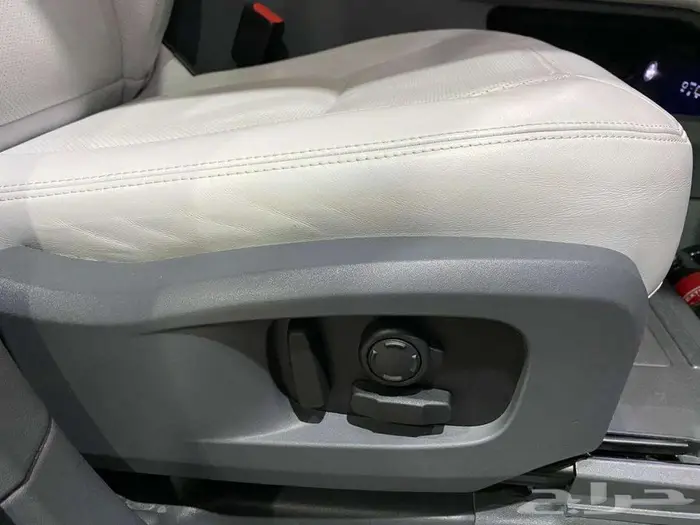 لاند روفر دفندر 2025 ازرق فاتح 6 سلندر سعودي ماشيه 21000كم 29