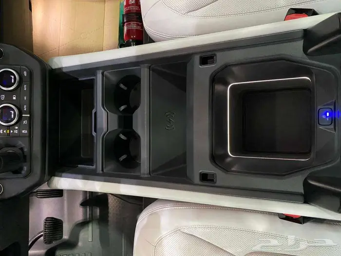 لاند روفر دفندر 2025 ازرق فاتح 6 سلندر سعودي ماشيه 21000كم 31