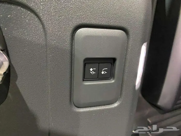 لاند روفر دفندر 2025 ازرق فاتح 6 سلندر سعودي ماشيه 21000كم 36