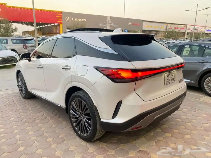 لكزس RX 350 موديل 2023 هايبرد فل كامل اعلى فئه سعودي 5