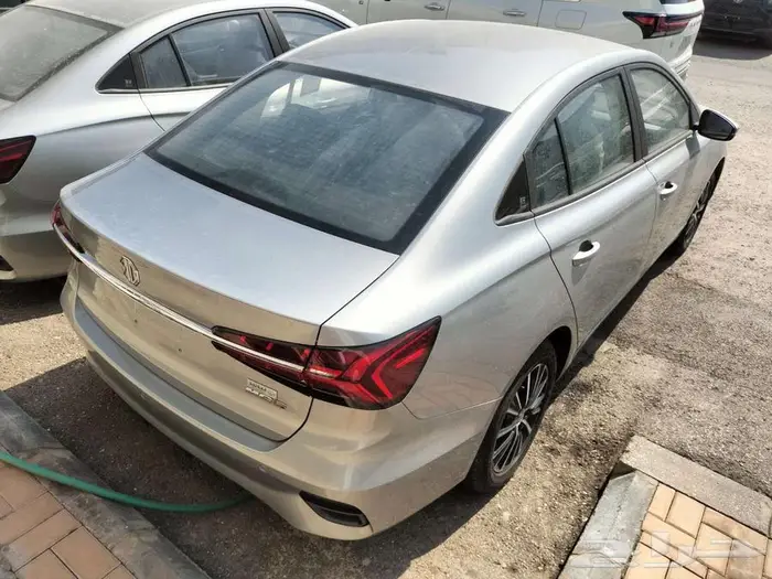 ام جي 5 الشكل الجديد 2025 كاش واقساط بنوك   ابيض وفضي 0