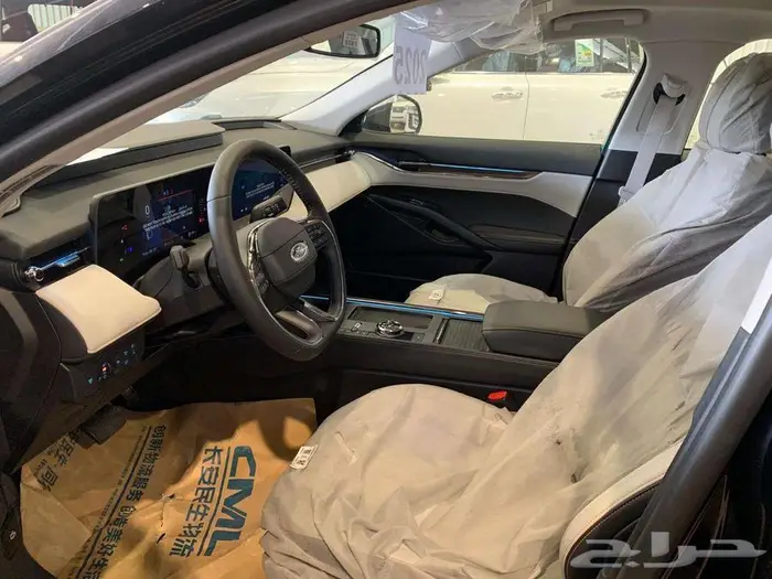 فورد توورس تيتانيوم موديل 2025 6