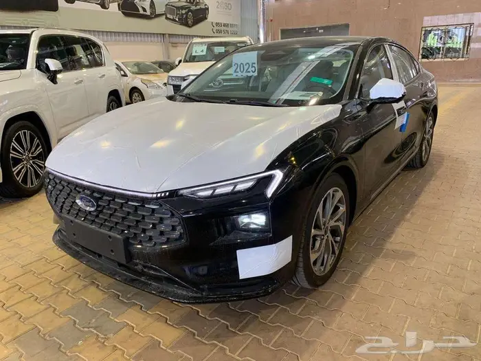 فورد توورس تيتانيوم موديل 2025 1