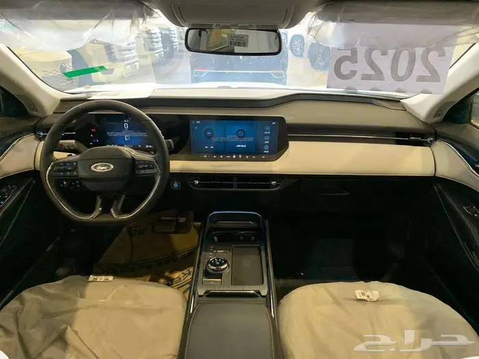 فورد توورس تيتانيوم موديل 2025 16