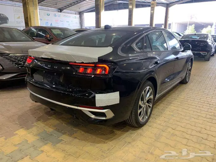 فورد توورس تيتانيوم موديل 2025 3