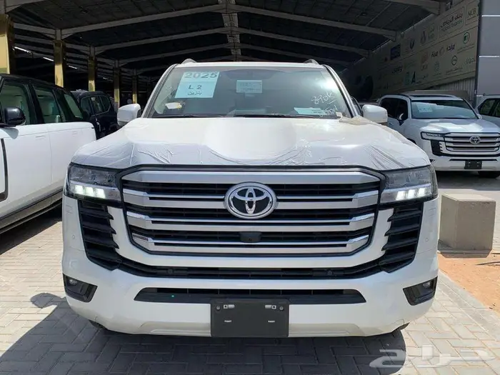 تويوتا لاندكروزر L2-GXR بنزين موديل 2025 0