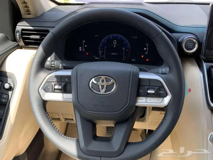 تويوتا لاندكروزر L2-GXR بنزين موديل 2025 12