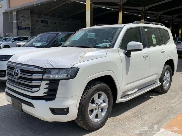 تويوتا لاندكروزر L2-GXR بنزين موديل 2025 1