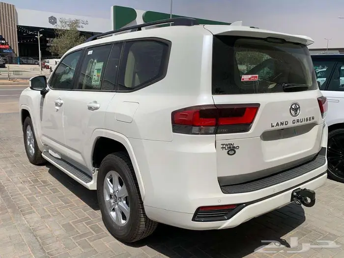 تويوتا لاندكروزر L2-GXR بنزين موديل 2025 4