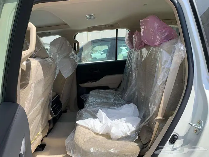 تويوتا لاندكروزر L2-GXR بنزين موديل 2025 17