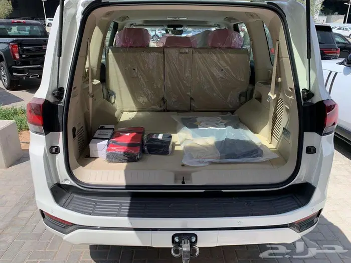 تويوتا لاندكروزر L2-GXR بنزين موديل 2025 6