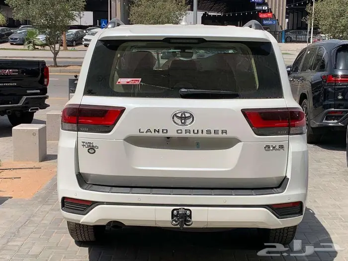 تويوتا لاندكروزر L2-GXR بنزين موديل 2025 5