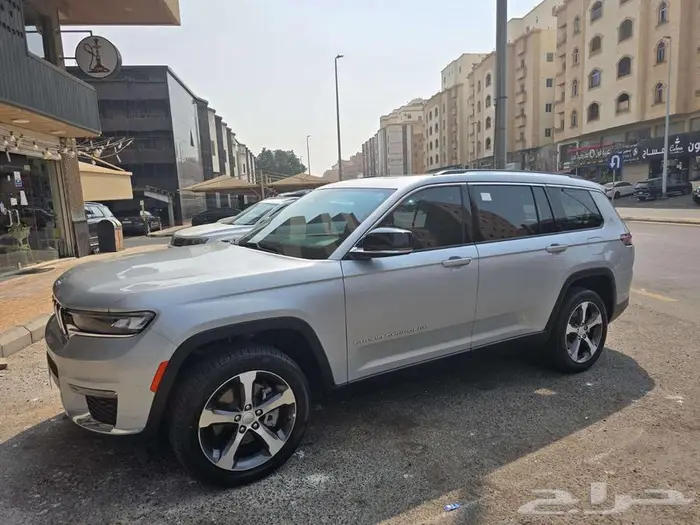 جيب جراند شيروكي موديل  2023 10