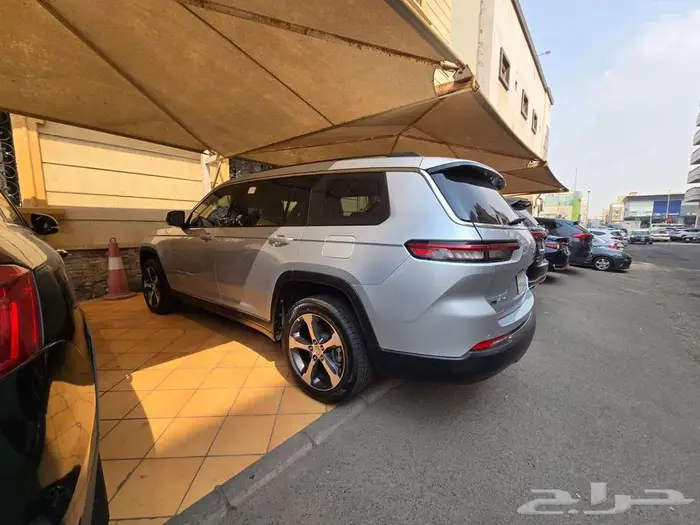 جيب جراند شيروكي موديل  2023 13