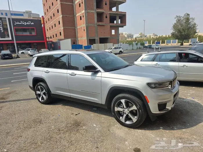 جيب جراند شيروكي موديل  2023 11
