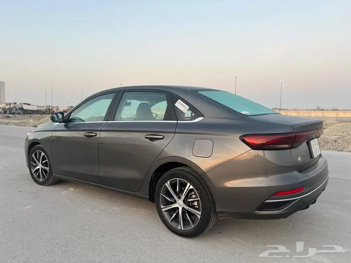 2023 جيلي أمجراند 8