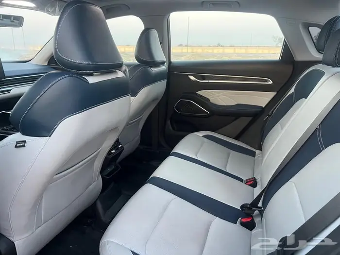 2023 جيلي أمجراند 16