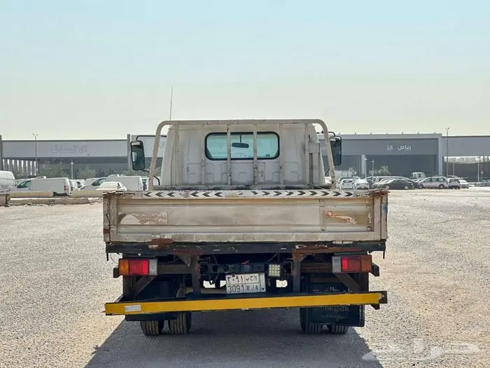 ايسوزو دينا 1998 - 4 طن 9