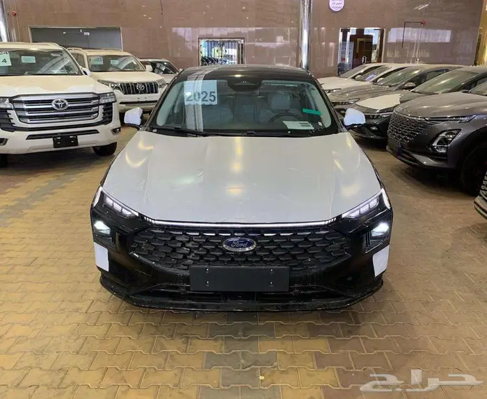 فورد توورس تيتانيوم موديل 2025 0